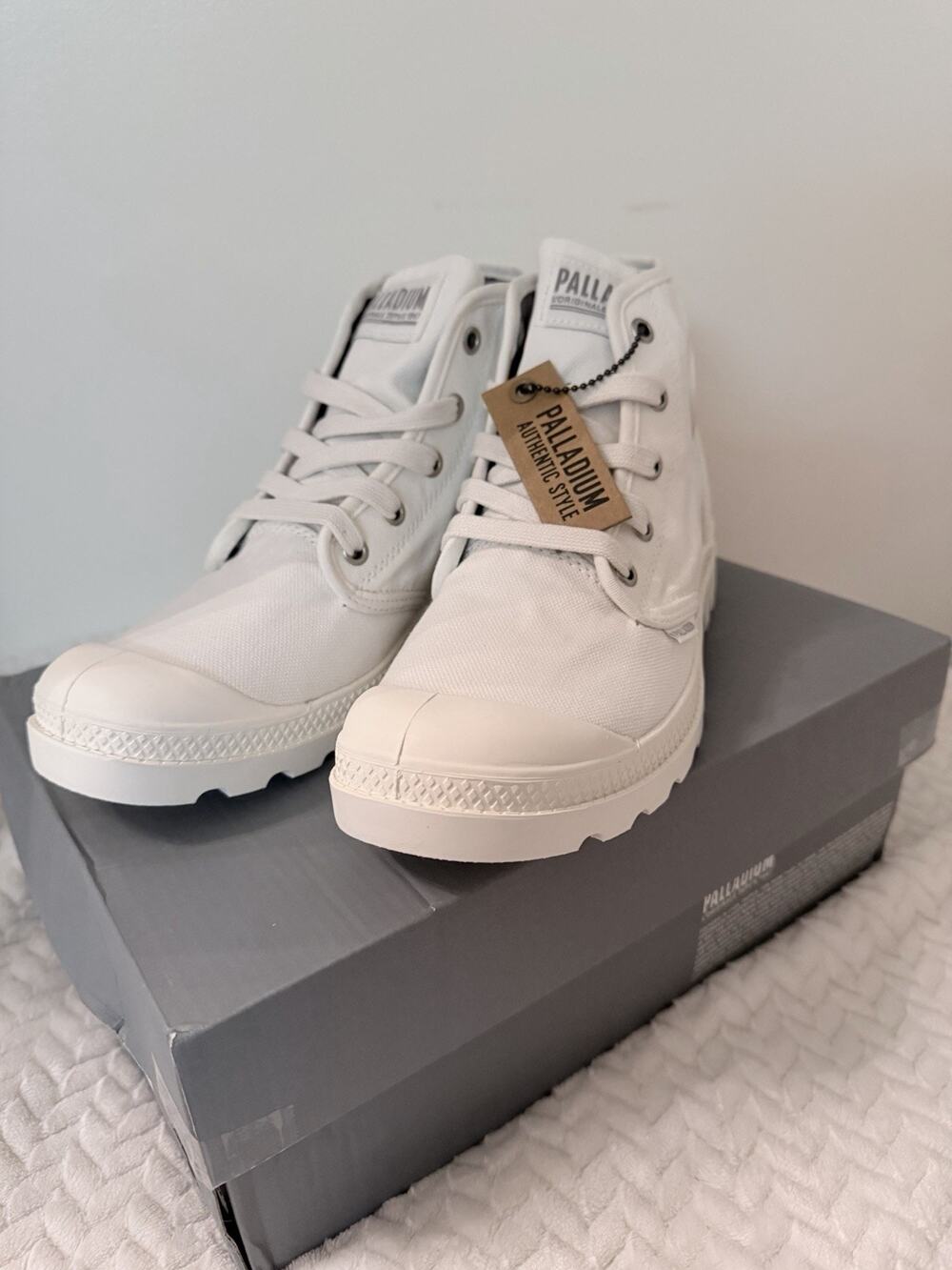 Palladium Pampa Hi Women’s Canvas Boots White 92352-116-M, size 6.5